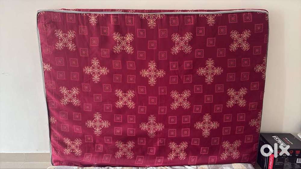 Queen sized mattress, 1 year old only, medium-hard