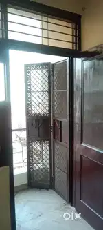 Renting 2 Bhk in Naveen shahdra