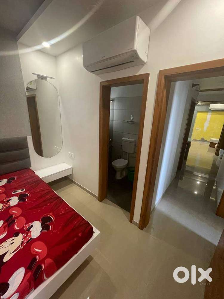 Luxurious Furniture 3bhk Flat for Rent at Shela