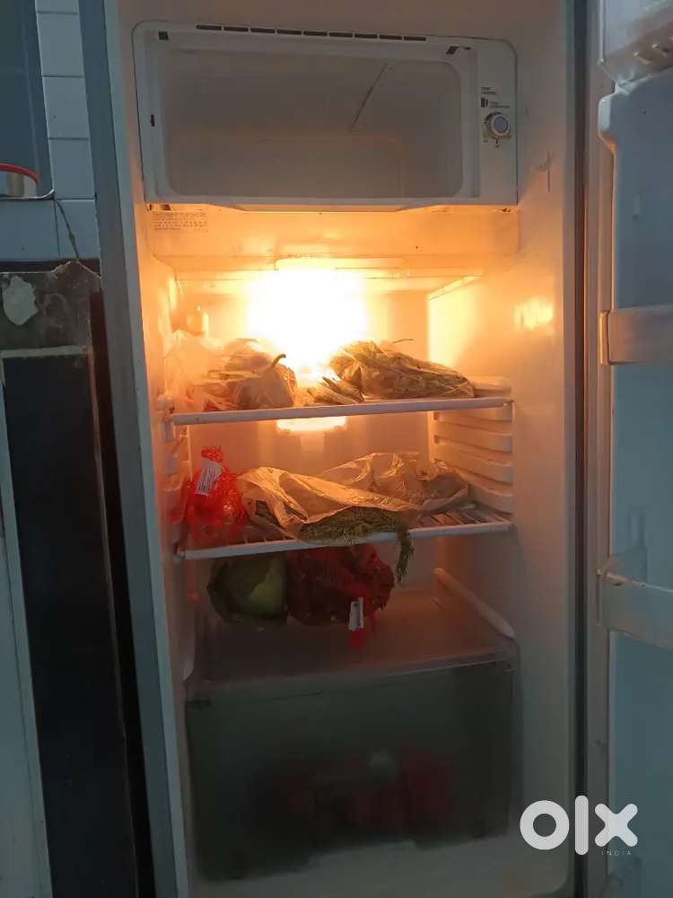 Samsung refrigerator Ok condition fridge