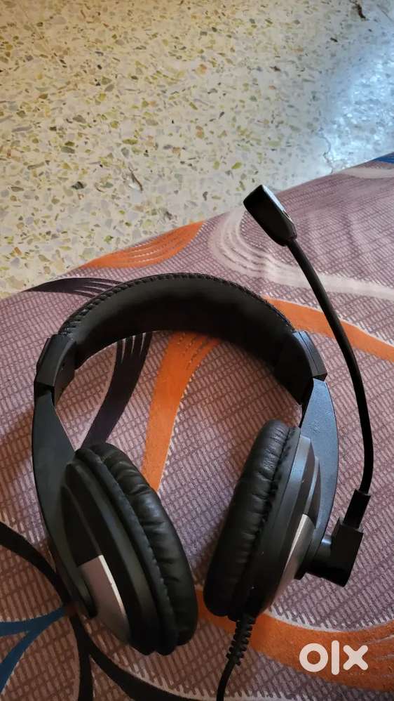 iball
Rocky Wired Over Ear Headphones with Mic Bluetooth & Wired