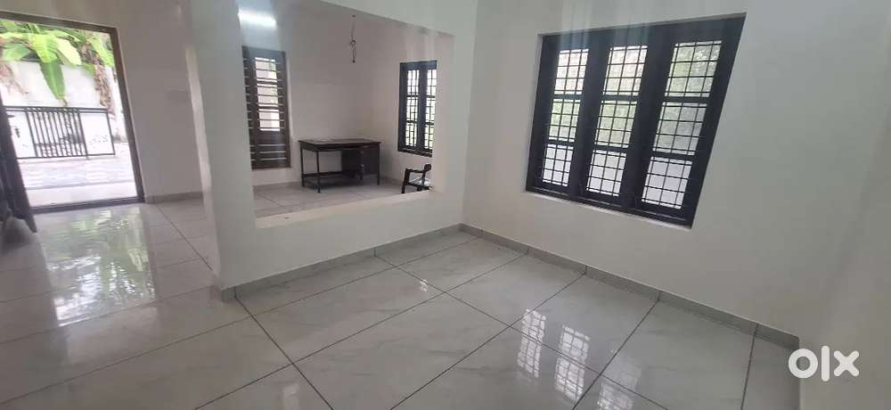 4 BHK HOUSE AYATHIL 15000 RENT 5 BHK PALATHARA19000 RENT