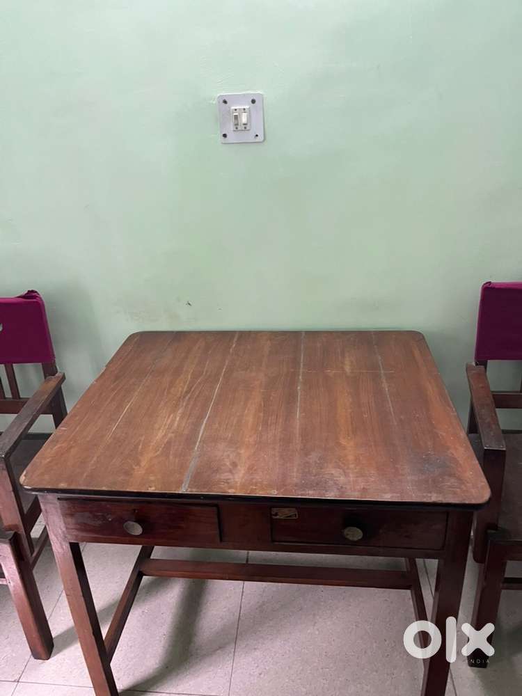 Woodwn table with chair