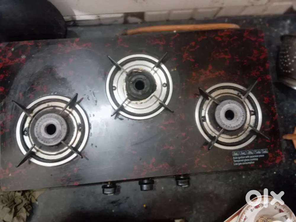 Gas stove with 3 burners