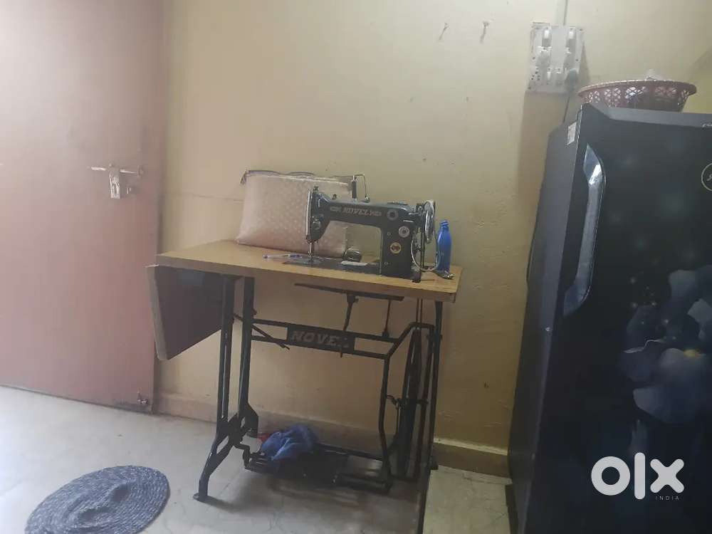 Full shuttle machine with motor  4 yerar old less used