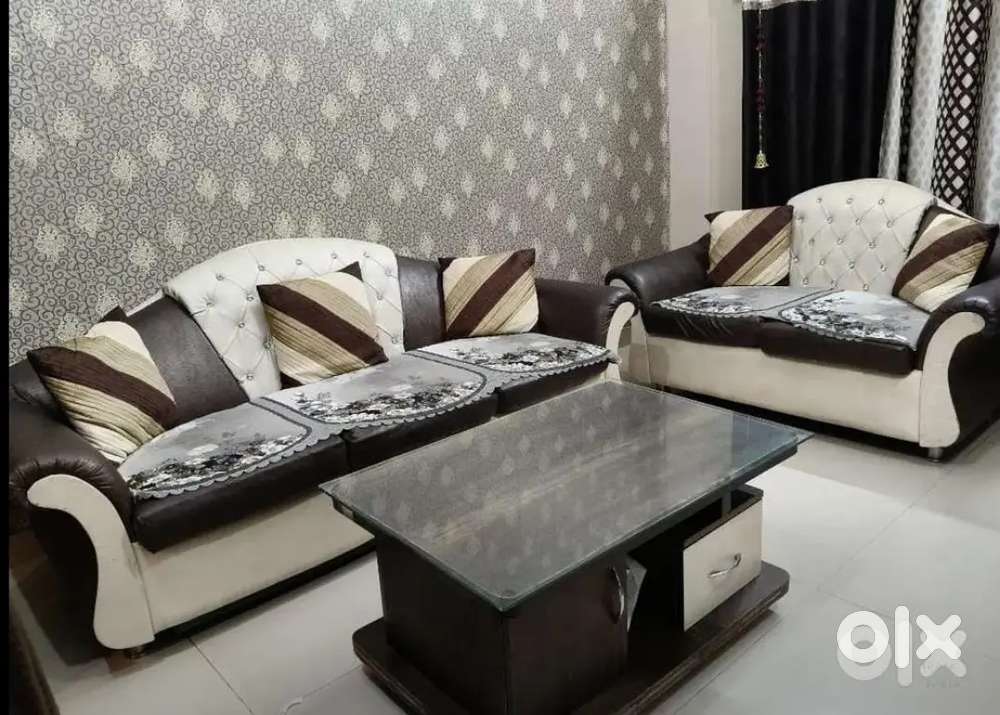Set with centre table