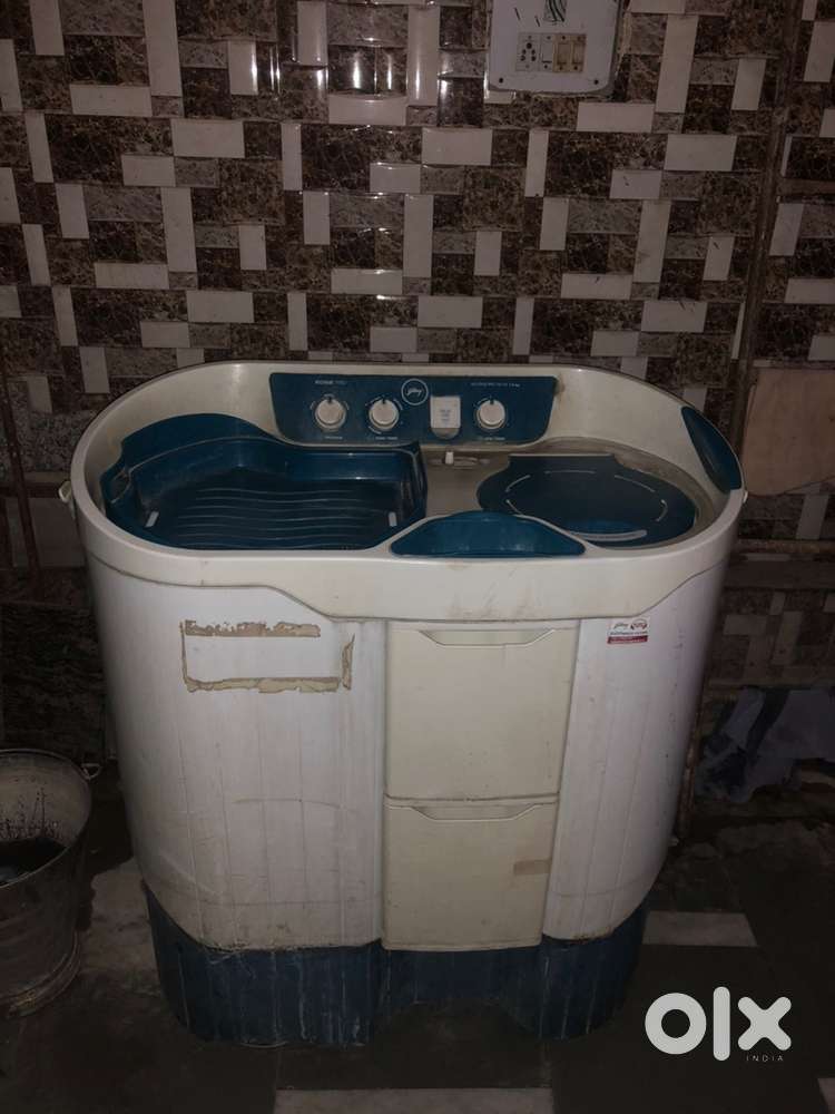 One Godrej M/W 7.5kg