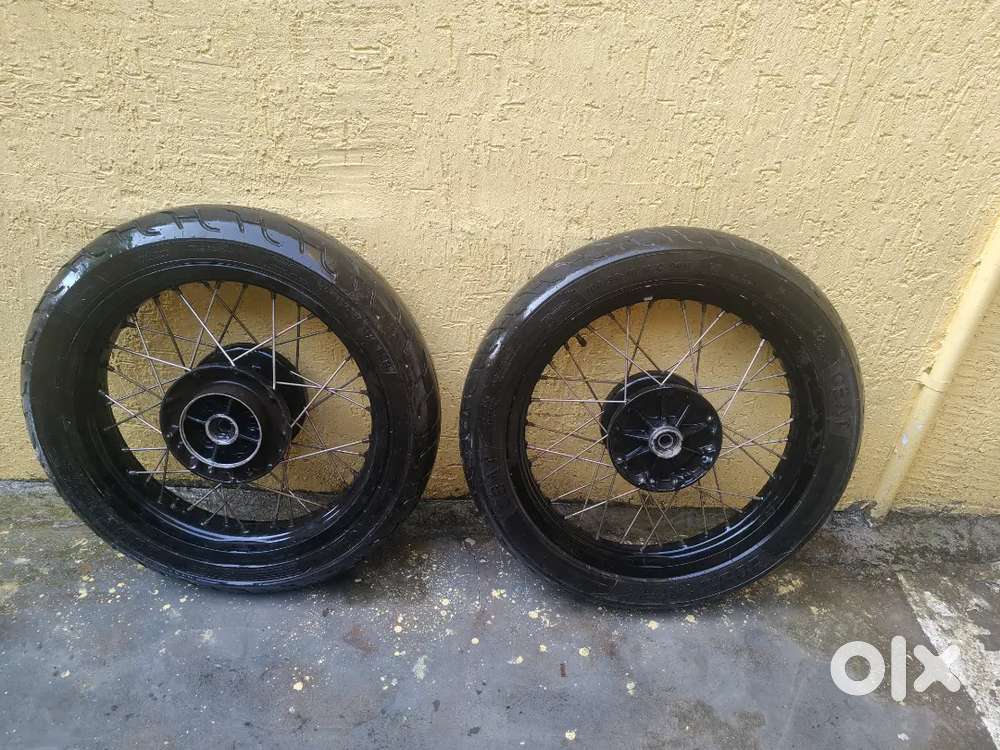 Interceptor/gt 650 spoke wheel with ceat tyre original