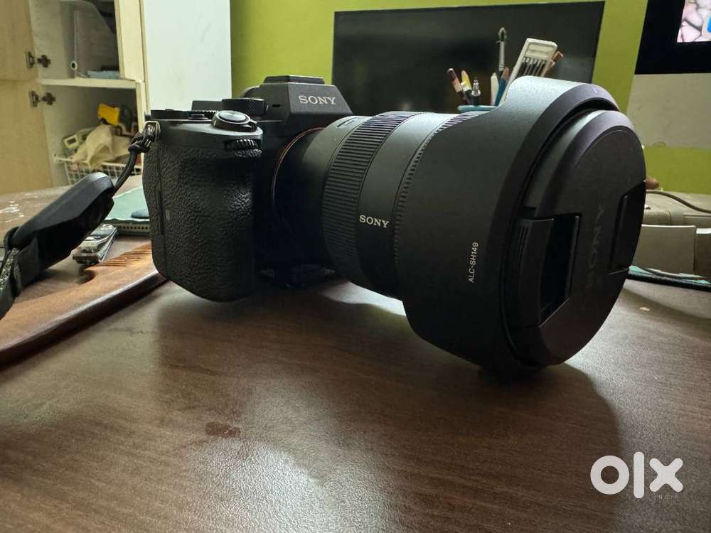 Description Sony Alpha Camera A7r4 + 16-35 GM FE 2.8 (Lens)