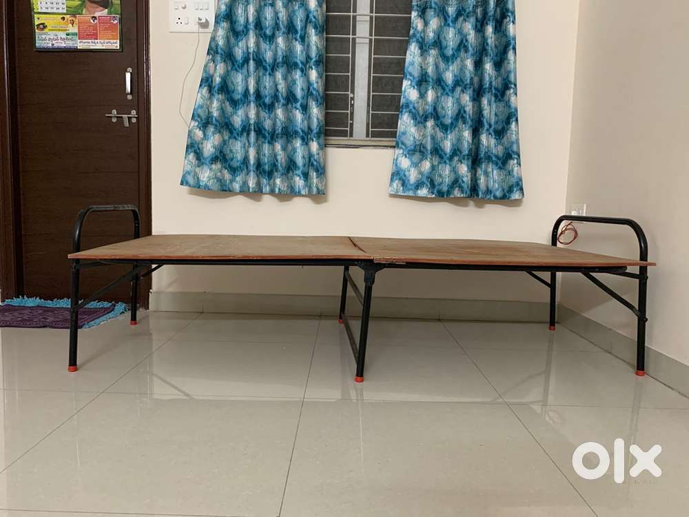 Wooden foldable cots