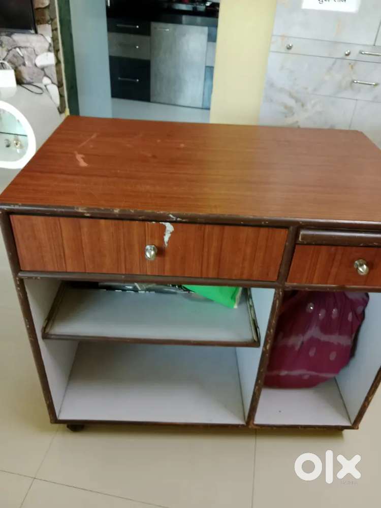 Computer table