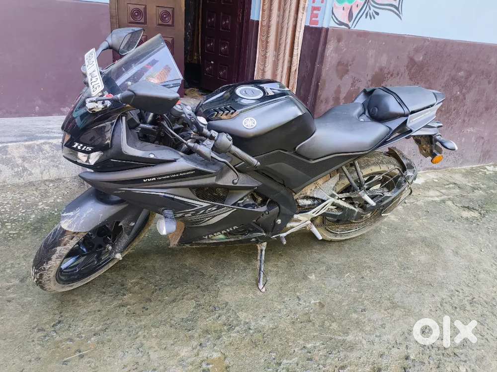 Yamaha r15 v3 dark knight edition