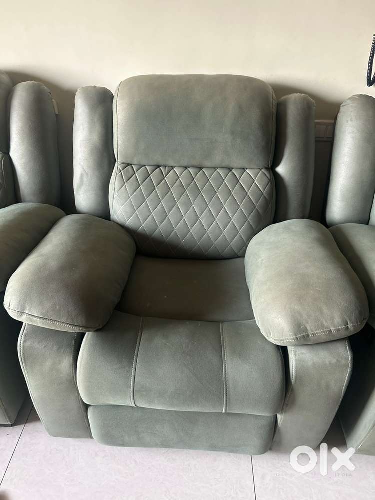 Recliner com sofa With minor usage