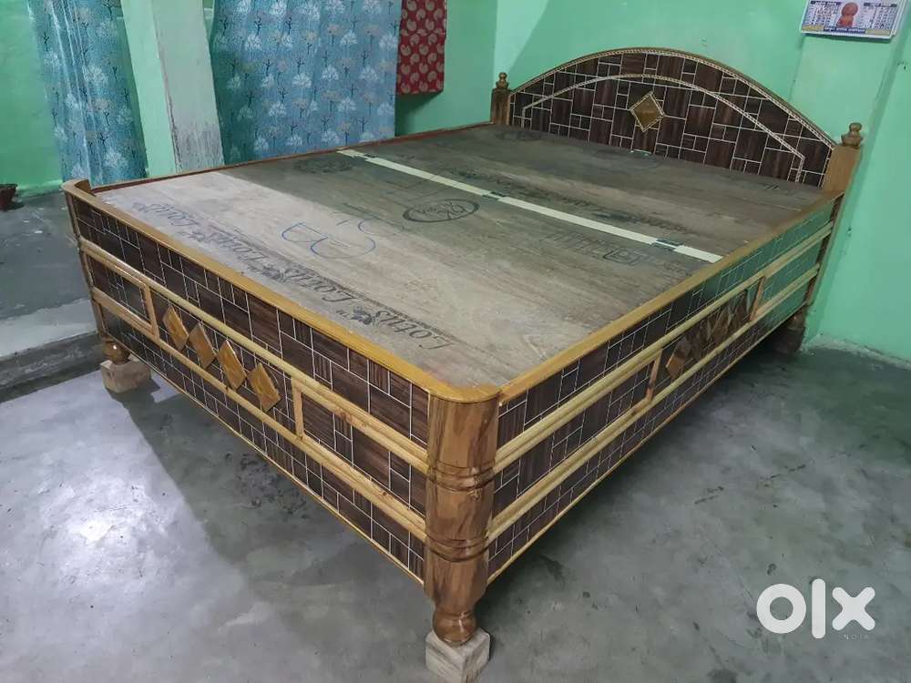 Queen size bed having size 5/6.5