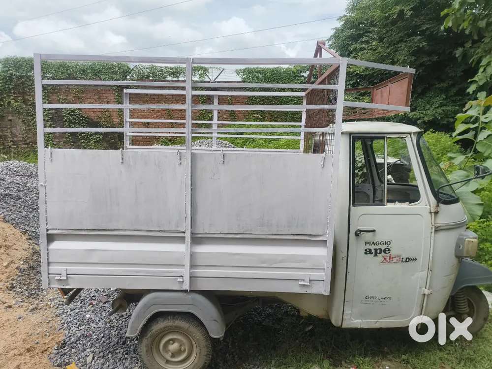 Piaggio pickup loader