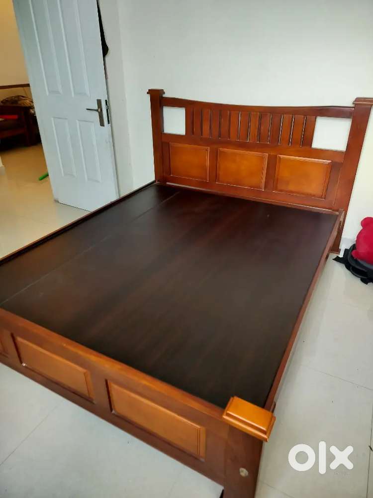 Queen size cot