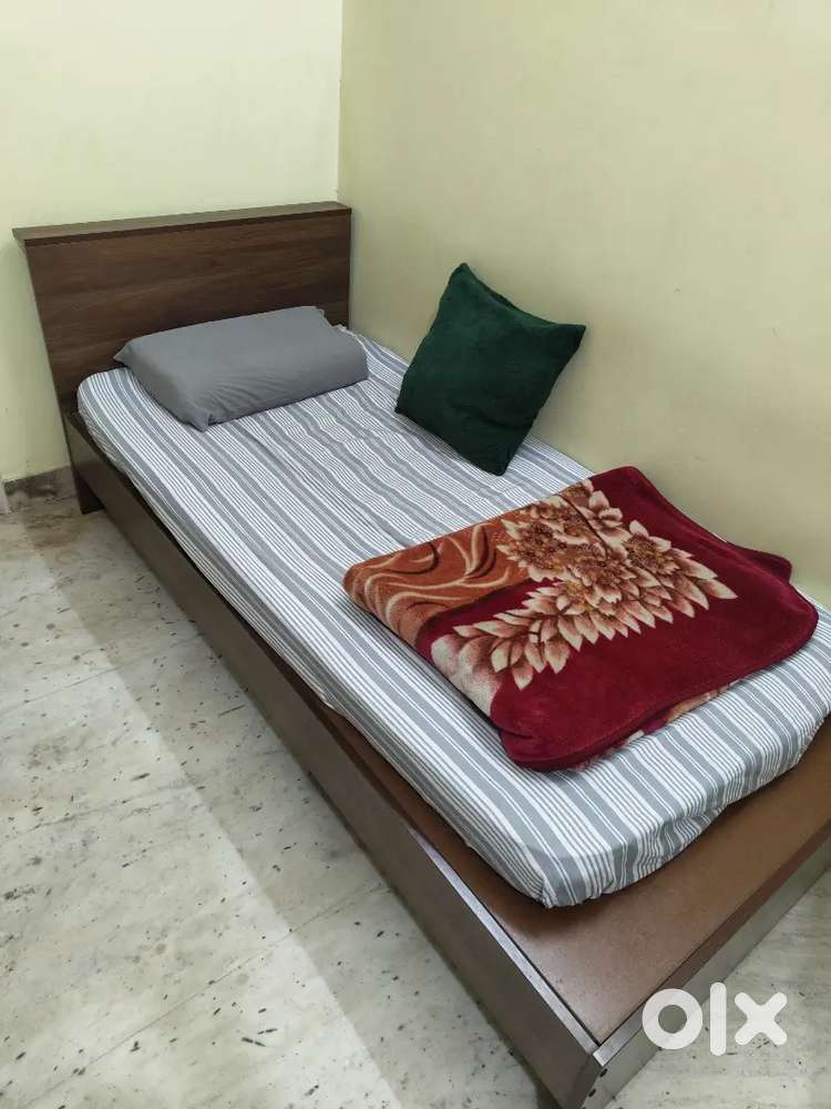 Wakefit Taurus Engineered Wood Bed (Single) + FREE Mattress!