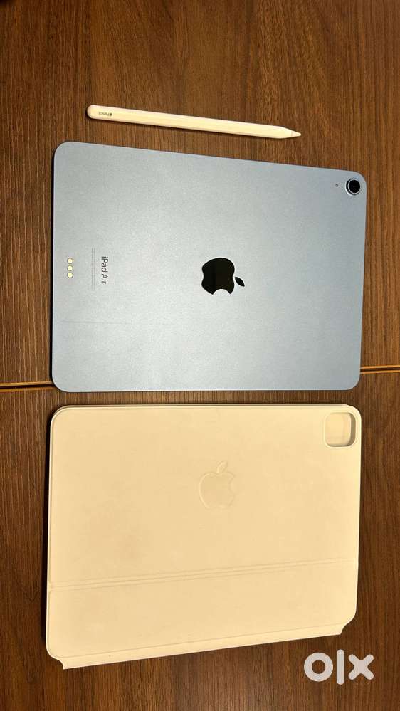 Full setup of Apple iPad 5th gen 64 GB Wi-Fi, Keyboard, Pencil, Cover