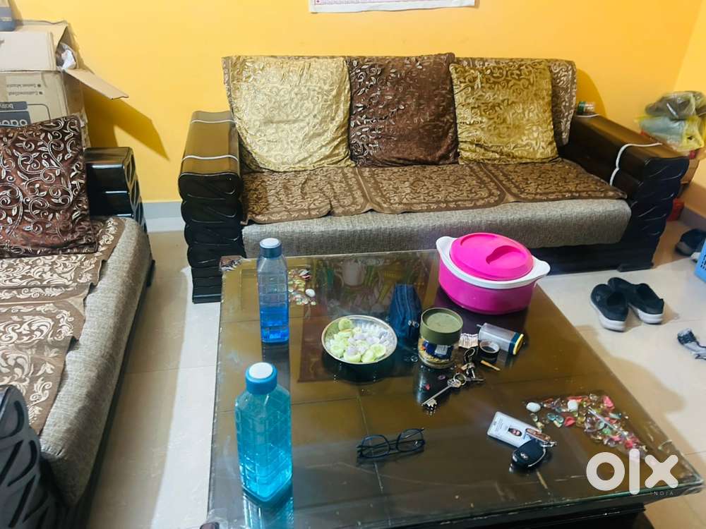 7 seater sofa 2+2+3, center table