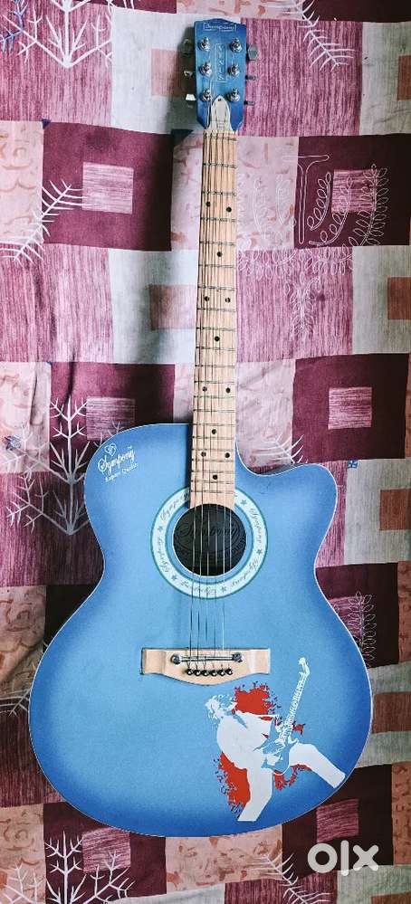 ACOUSTIC GUITAR