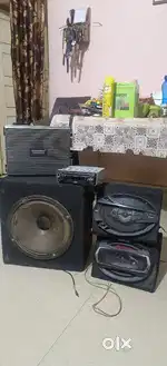 Selling car music system full set good working condition