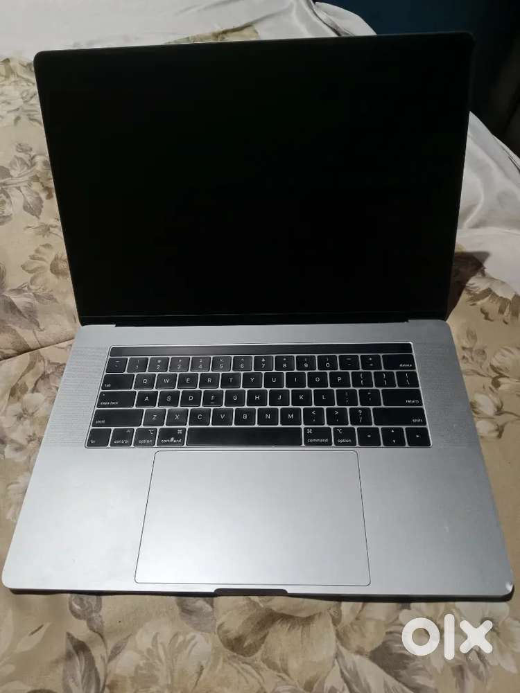 Apple MacBook Pro Rs. 25000