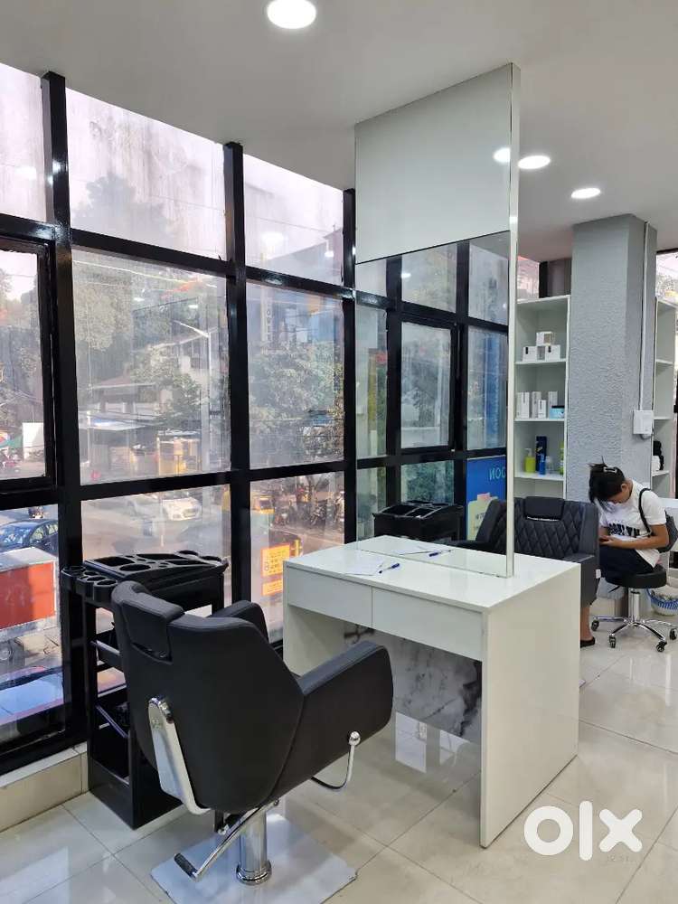 A Unisex Salon with Nails & Beauty services.