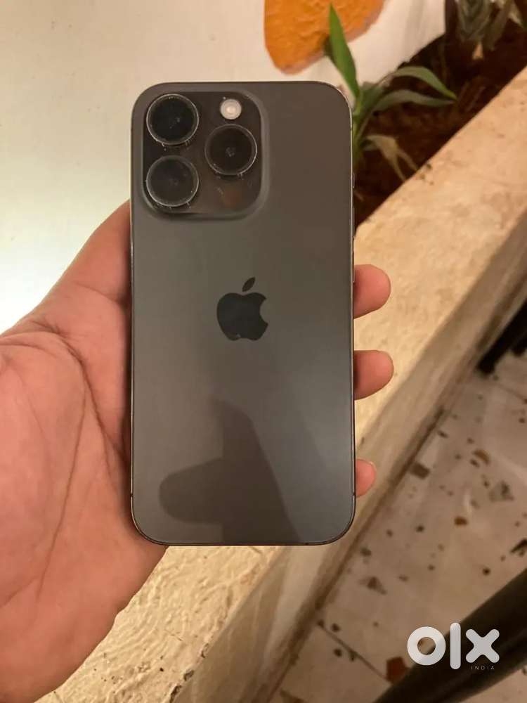 iPhone 15 pro black 512gb 88% battery