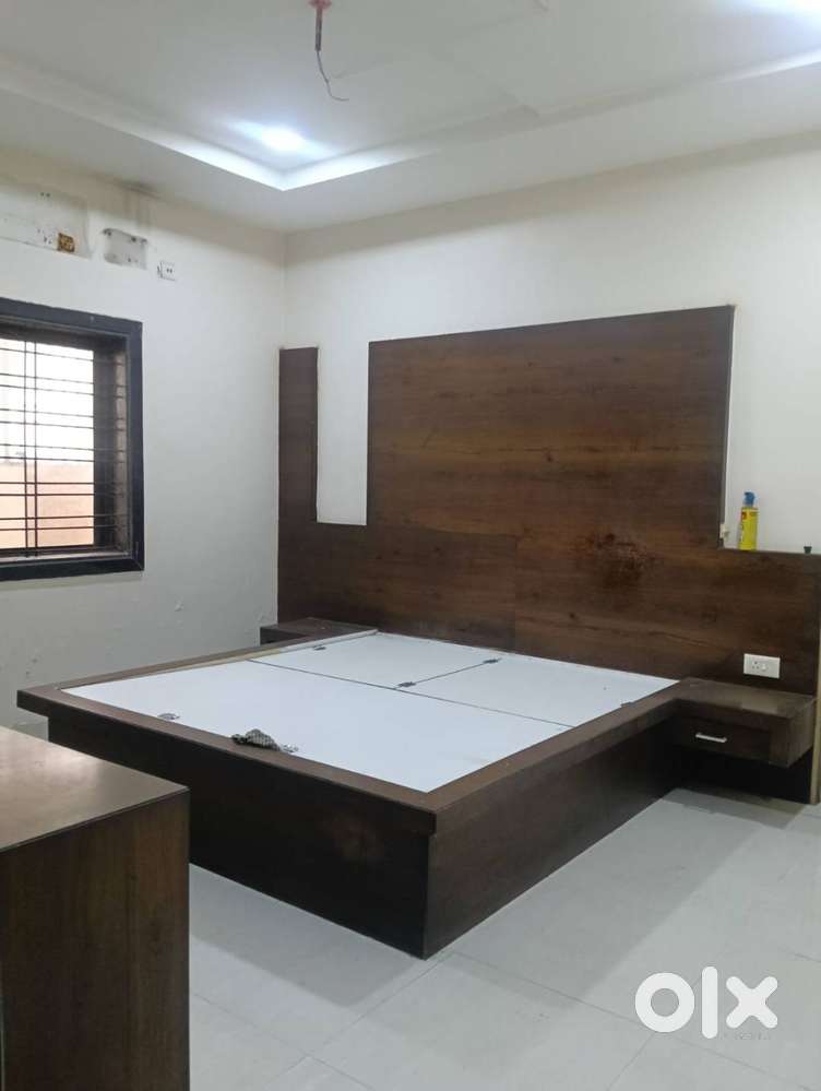 semi furnished 3BHK at Agroha Colony on G/F