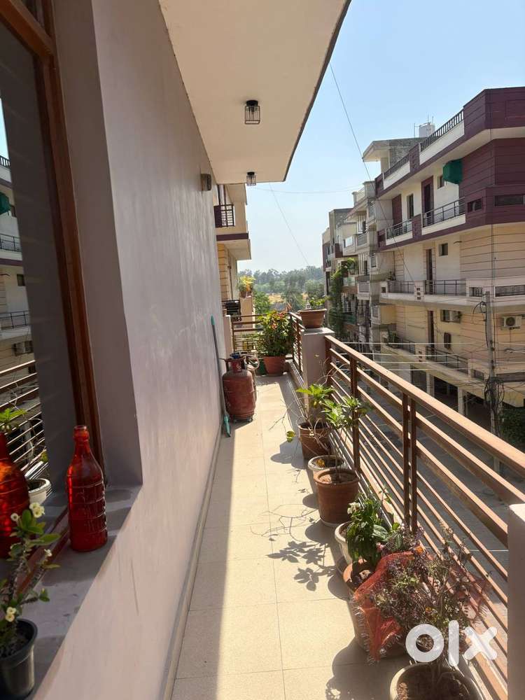CORNER 3 BHK IN GATED SOCIETY PEER MUCHALLA