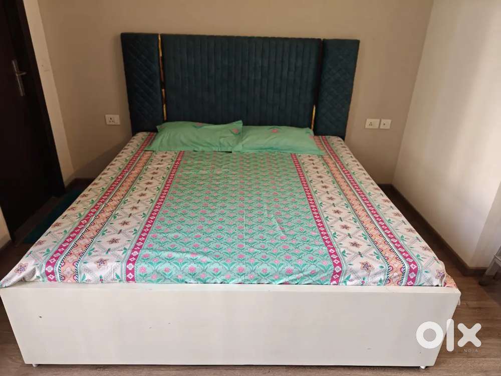Double bed Queen size