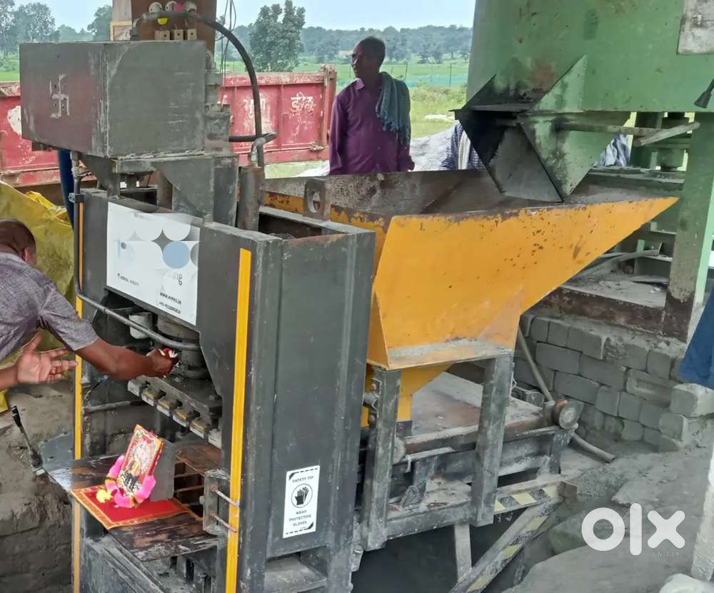 High speed fly ash bricks machine and tractor engine