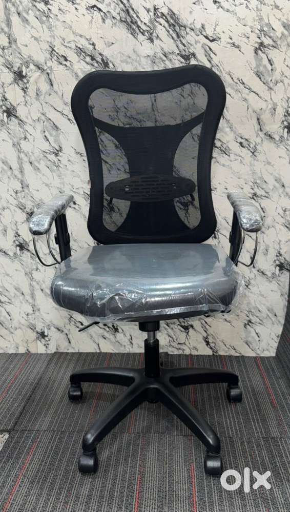 Refurbished brand office chair available in good condition in low pric