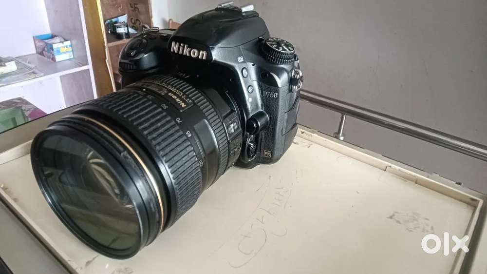 Nikon camera 750