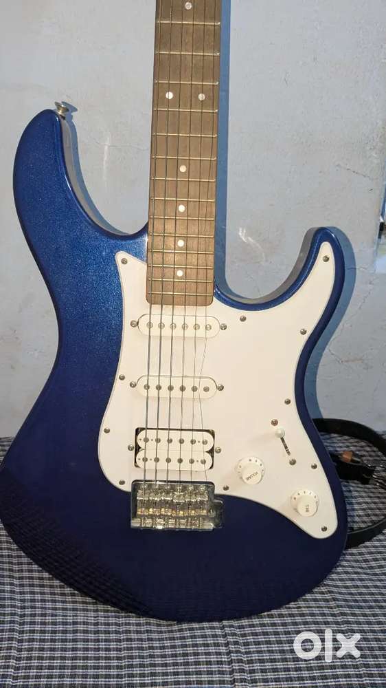 Pacifica electric guitar by yamaha