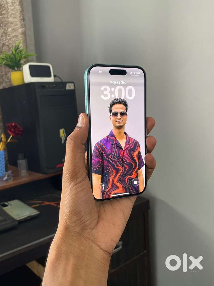 iPhone 16 128 GB with Apple care (1 year left)
