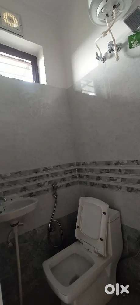 1 bhk room with attached washroom and kitchen (for rent)