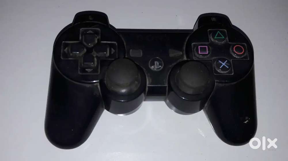 PS3 JOYSTICS , 2 MOVE, 1 CAM AND 3 GAME CDS