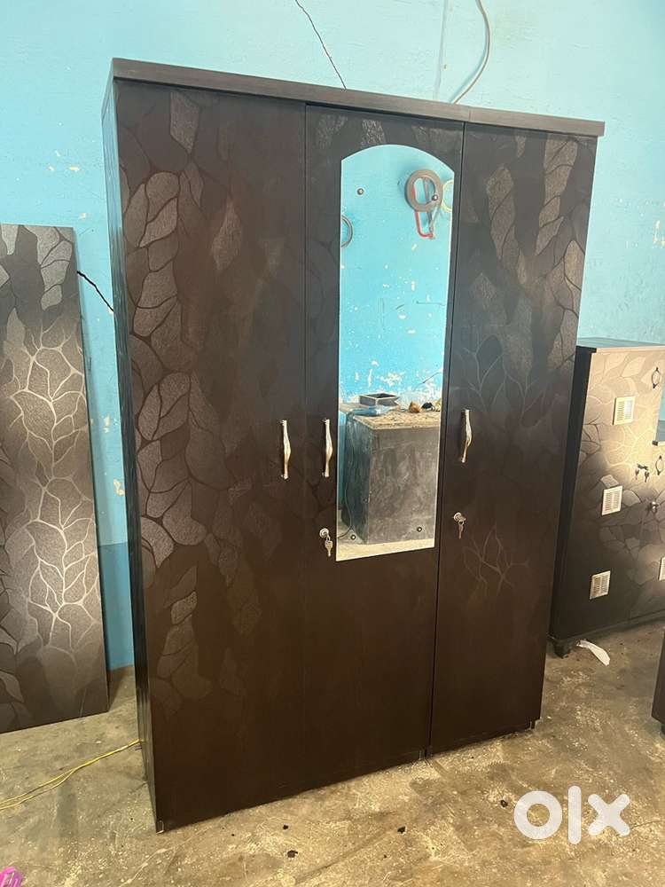 Brand new 3 door wardrobe with mirror only 8199