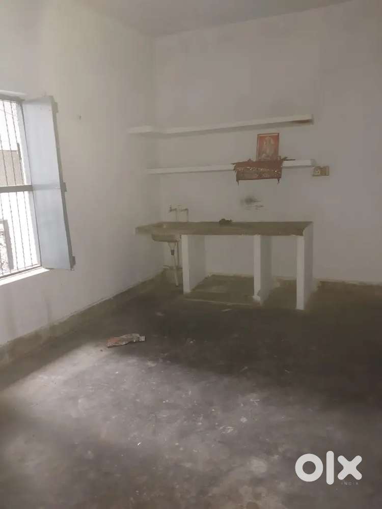 Available 2 Single Rooms for girls and families