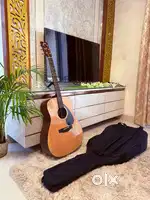 Yamaha F280 with guitar bag. In perfect condition