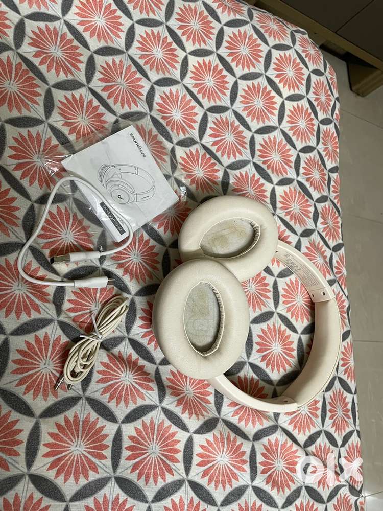 Soundcore Q20i headphones in beige