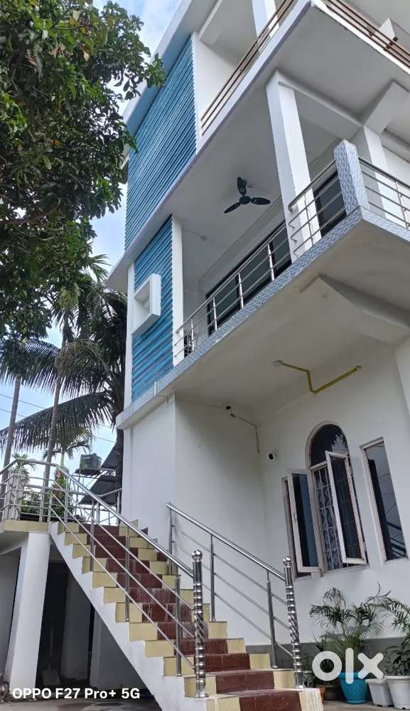 Rent house suitable for small family.