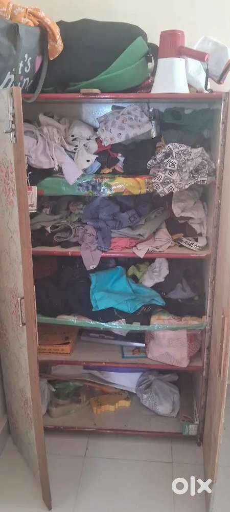 Wooden almirah for 5 rack 5 feet