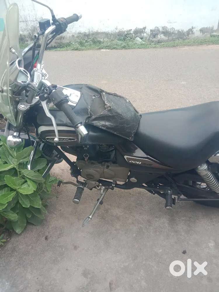 bajaj avenger 220