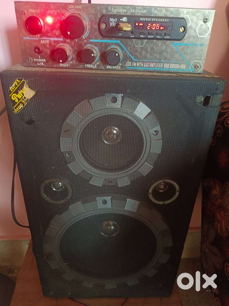Amplifier with two speakers