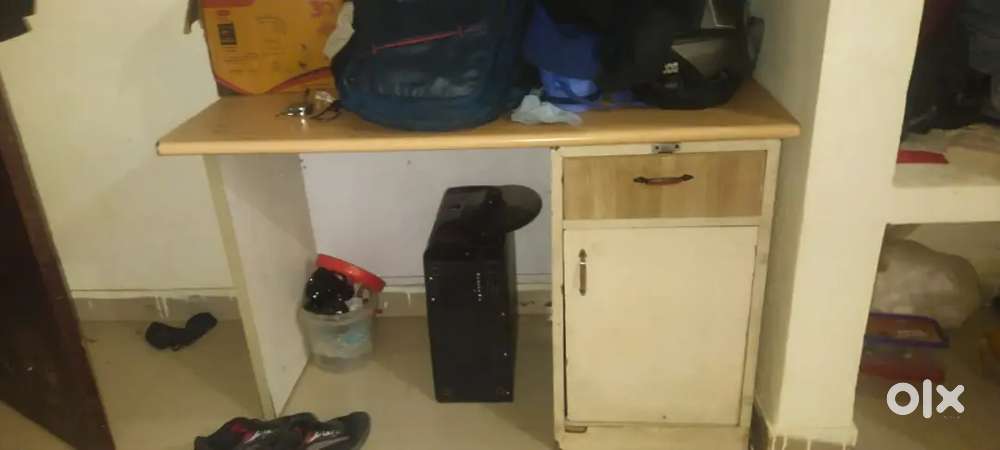Computer table