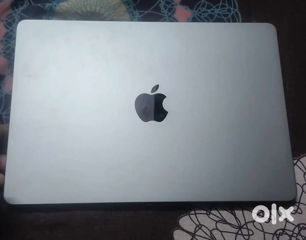 Apple MacBook Air M3 (8GB RAM, 256GB SSD) – Excellent Condition