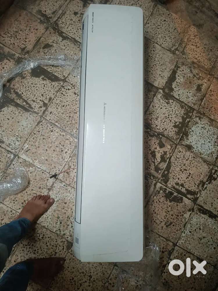 Mitsubishi heavy duty industrial AC 2.5 Tr