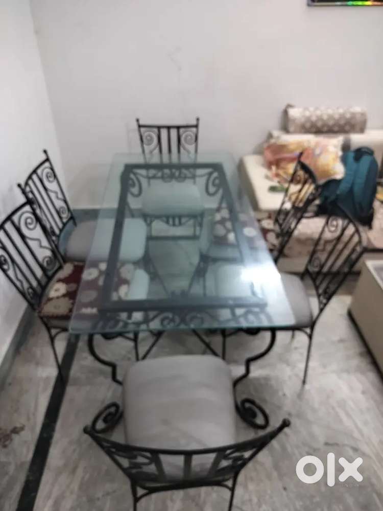 Antique dining table or six chair all iron good condition